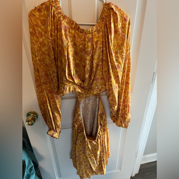 NWOT Yellow Free People cutout mini dress sz L - Picture 4 of 4